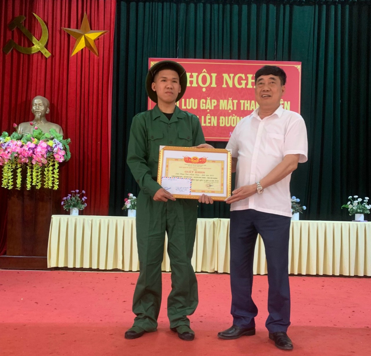 Gap mat tan binh Ngu Phuc.4.jpg