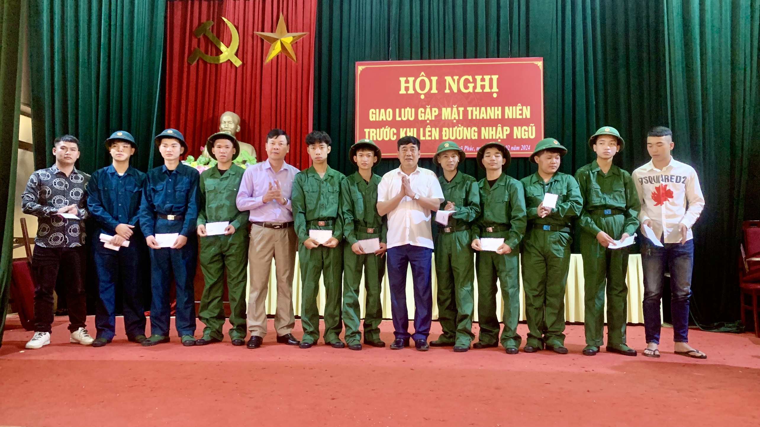Gap mat tan binh. Ngu Phuc.jpg
